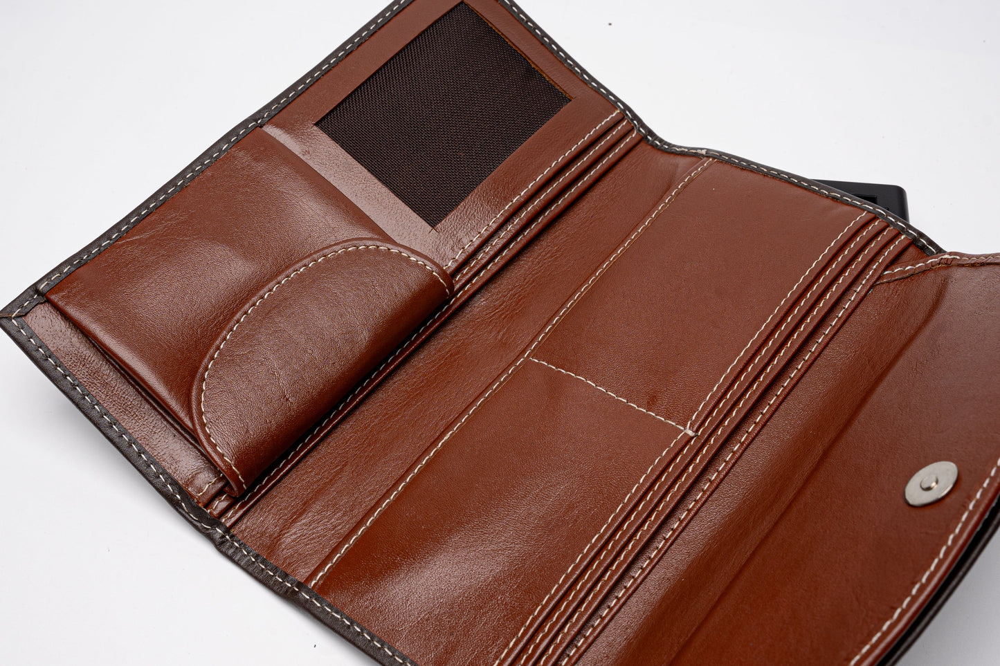 Elegant Leather Wallet – Classic Bifold Design