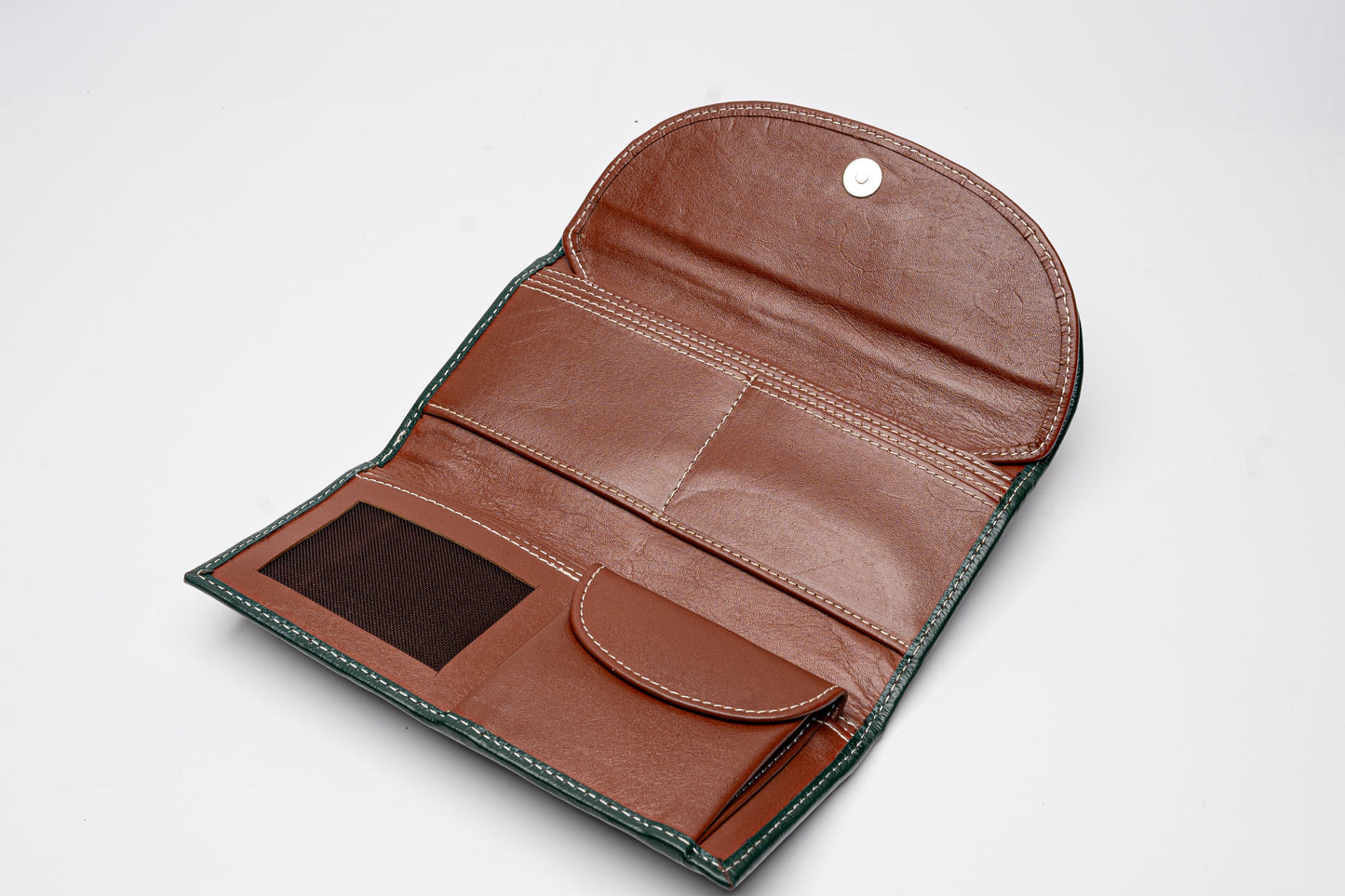 Elegant Green Leather Wallet – Classic & Timeless