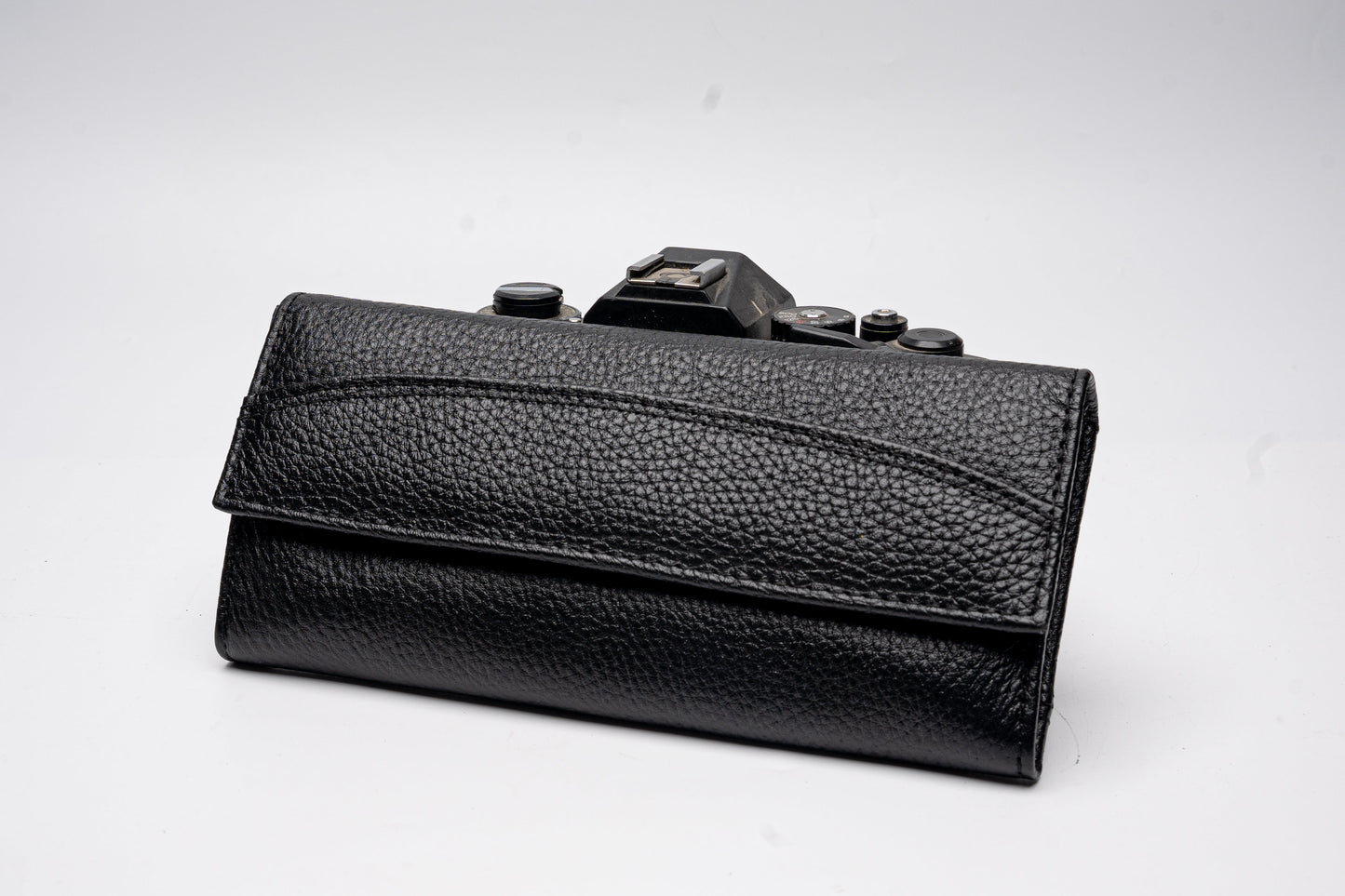 Classic Black Leather Wallet – Timeless Elegance