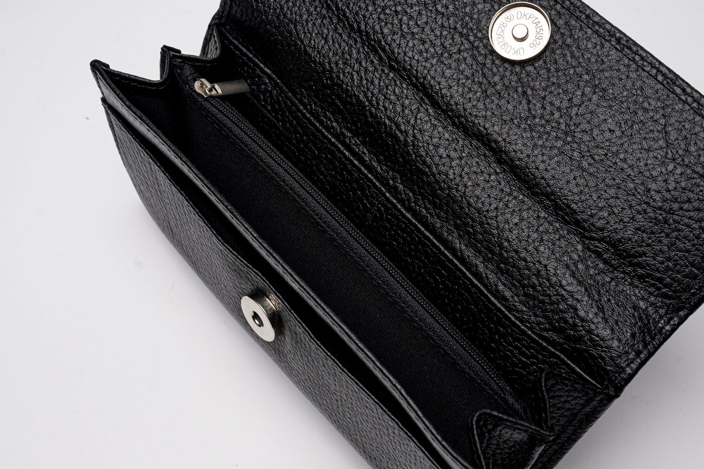 Classic Black Leather Wallet – Timeless Elegance