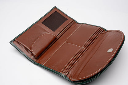 Elegant Green Leather Wallet – Classic & Timeless